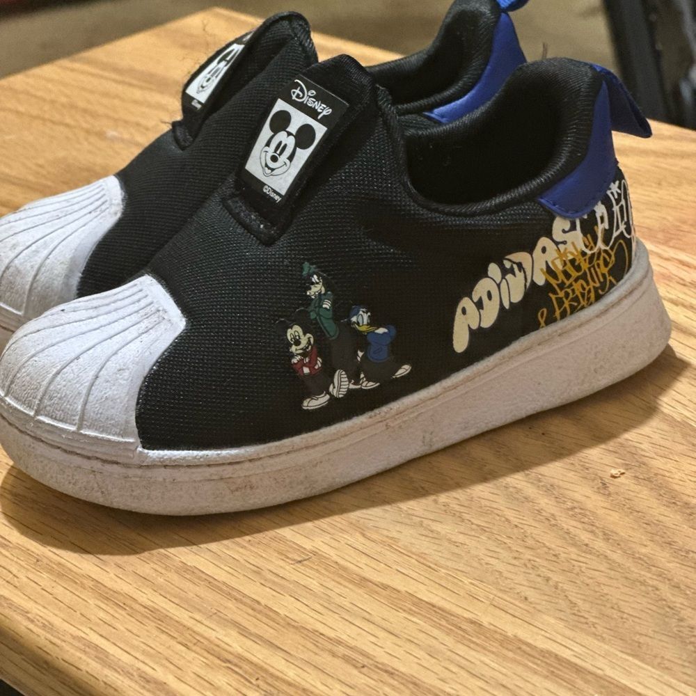 GUC Limited Edition Disney Kids' Mickey & Friends Superstar 360 Sneaker